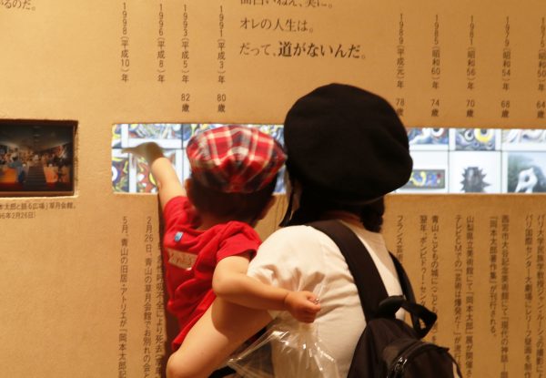 はいはい&よちよち美術館ツアーの実施の様子