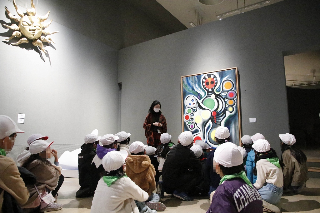 団体での作品鑑賞ツアー