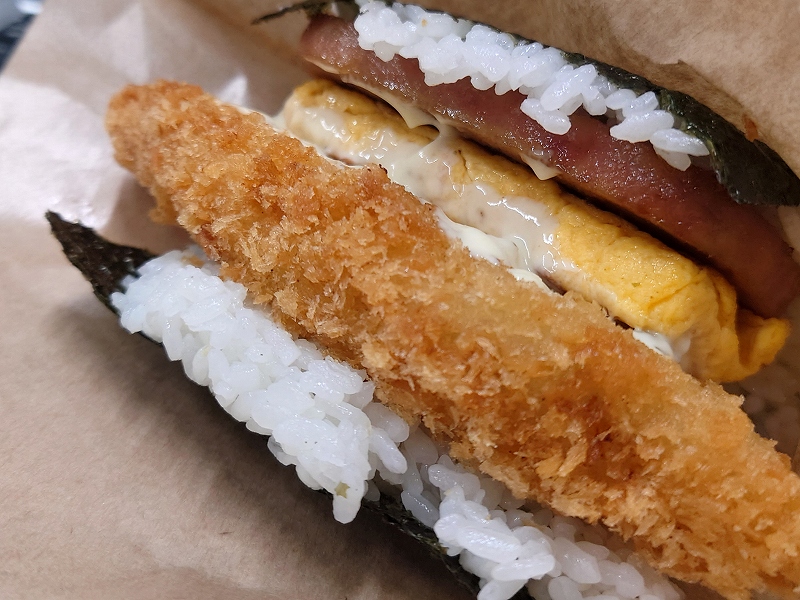 ボリューム満点の白身フライサンド